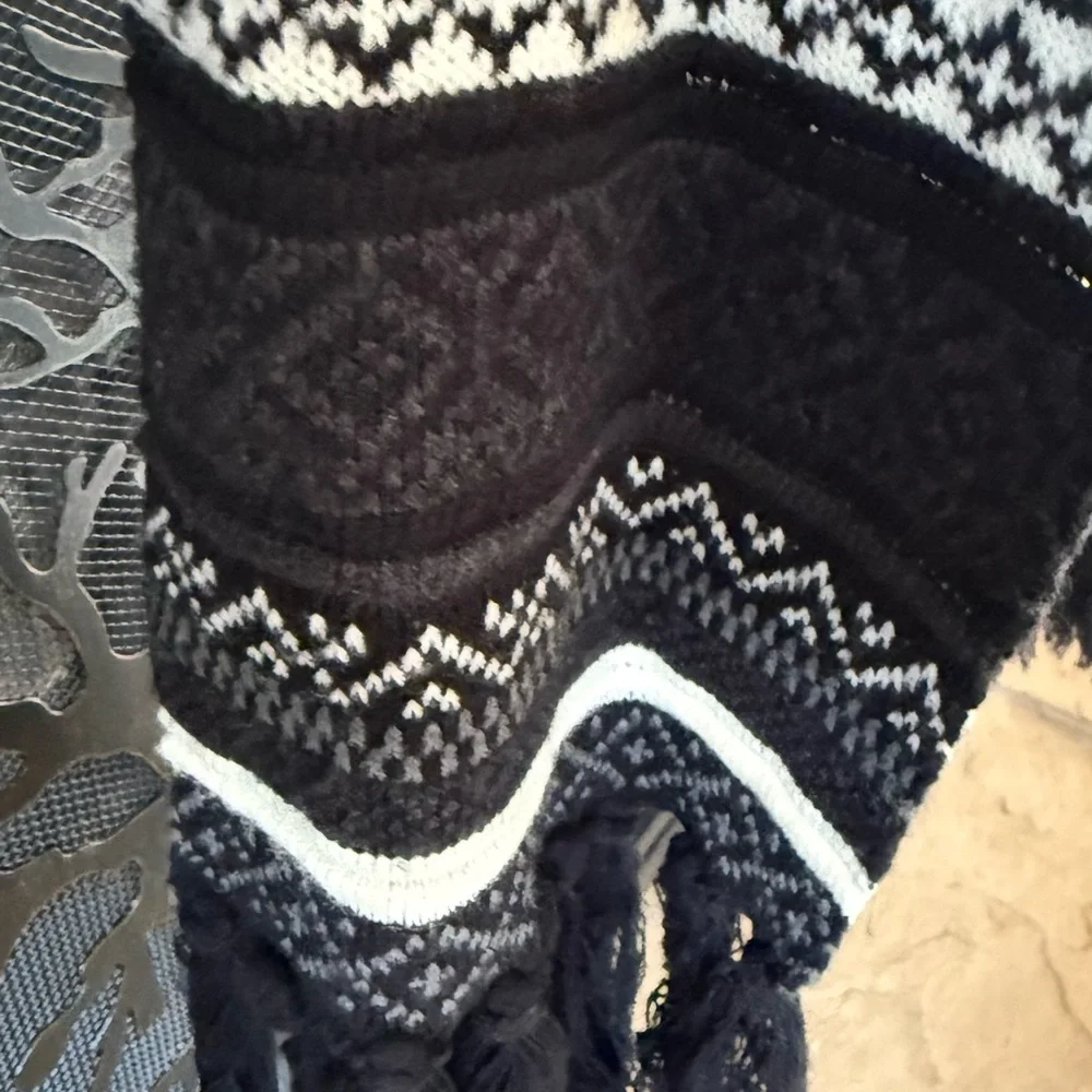 Preston & York Black and White Knit Fringe Scarf